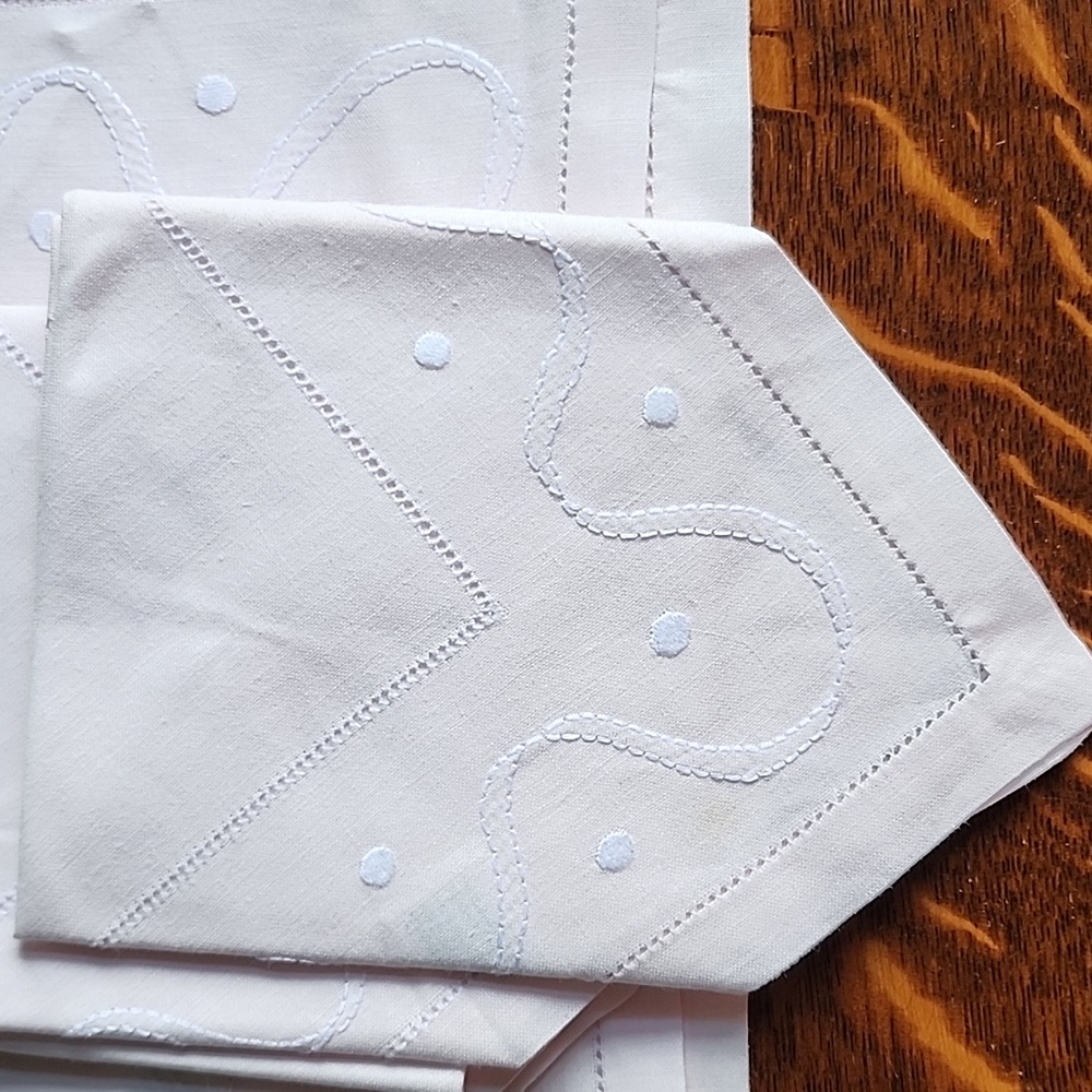 Pale Pink Embroidered Placemat and Napkin Set (4) Lenox Kemp & Beatley NWOT